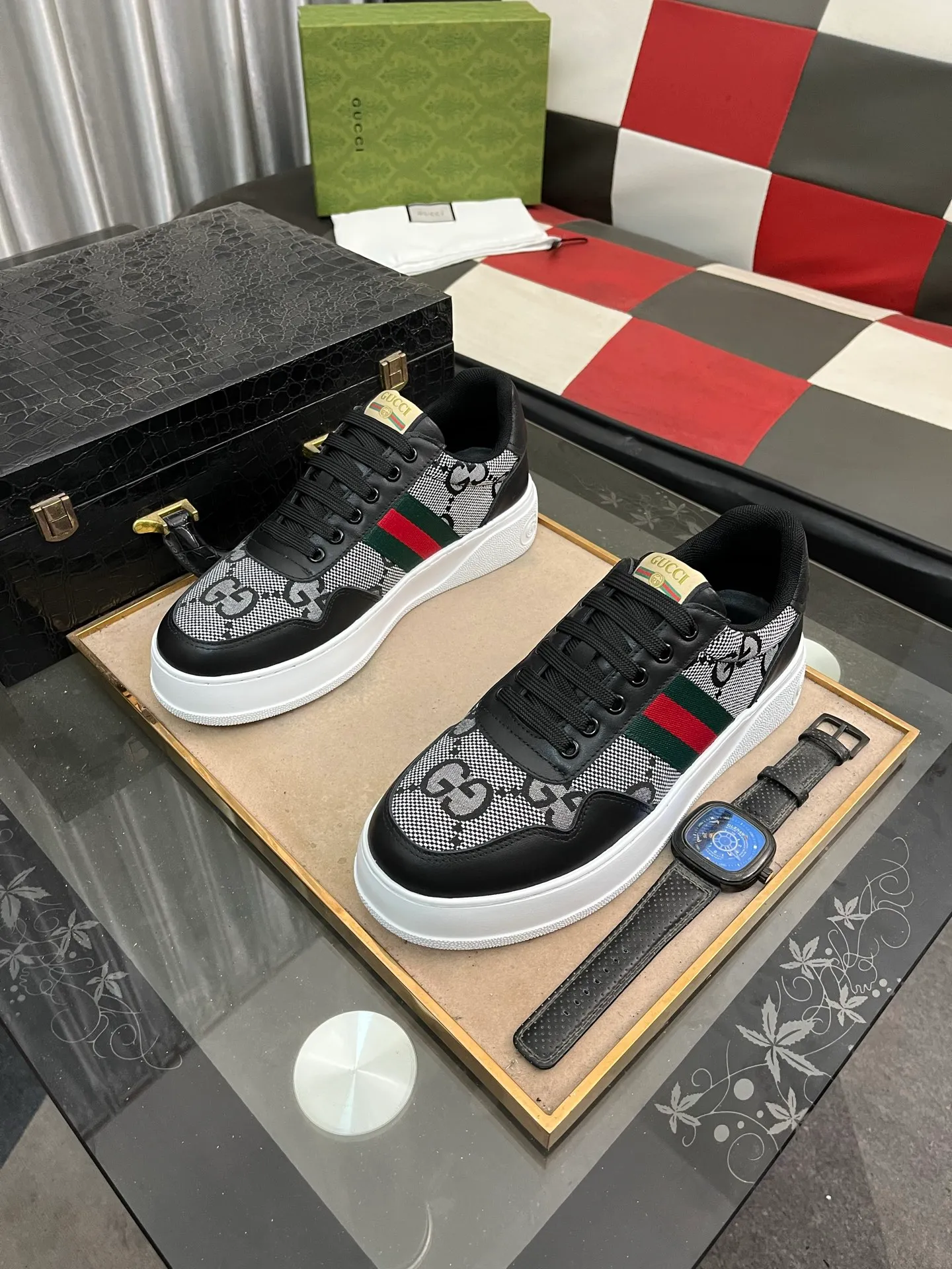 Men's shoes💰420⌚️⌚️[GUCCI] Gucci men's casual shoes are absolutely popular🔥The ultimate matching item for trendy men! The charm of super texture is unstoppable. This is the main recommendation. The upper is made of high-quality cowhide, with pig lining feet and wear-resistant rubber sole. It is noble and elegant! Extremely comfortable🎁🎁You can be as handsome as you want💪 Size 38-44! 3️⃣colors available